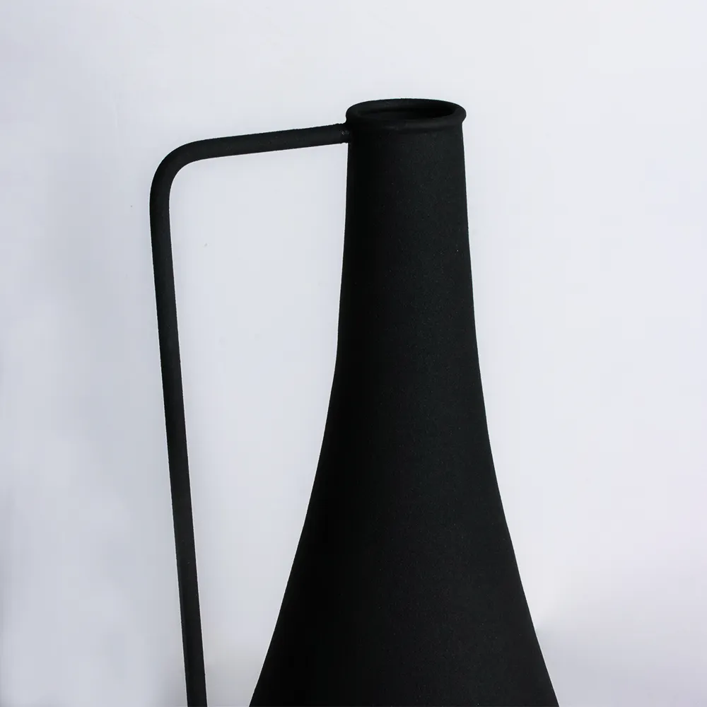 BEAKER VASE