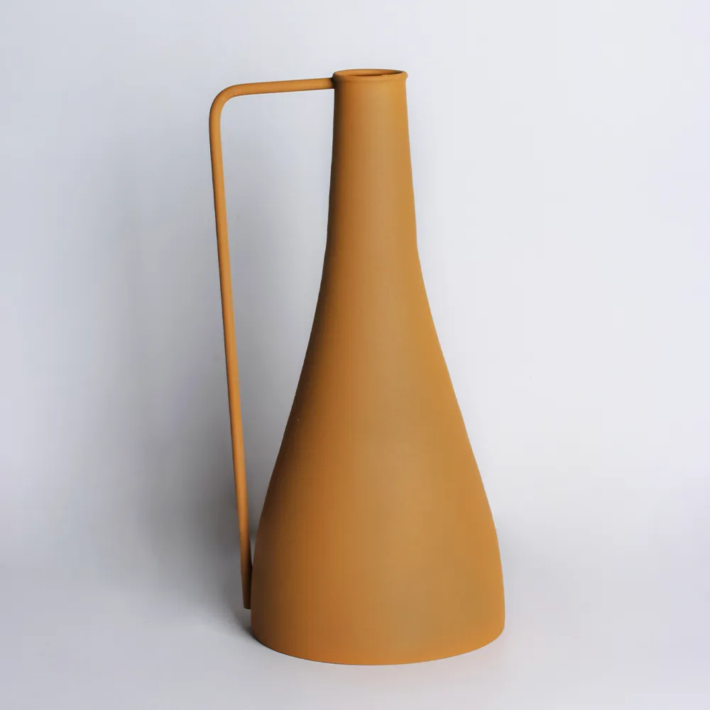 BEAKER VASE