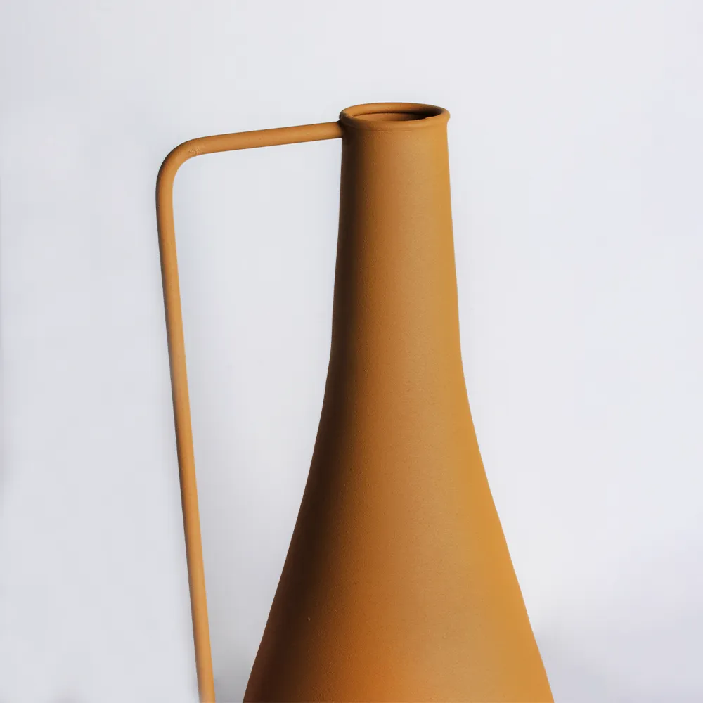 BEAKER VASE