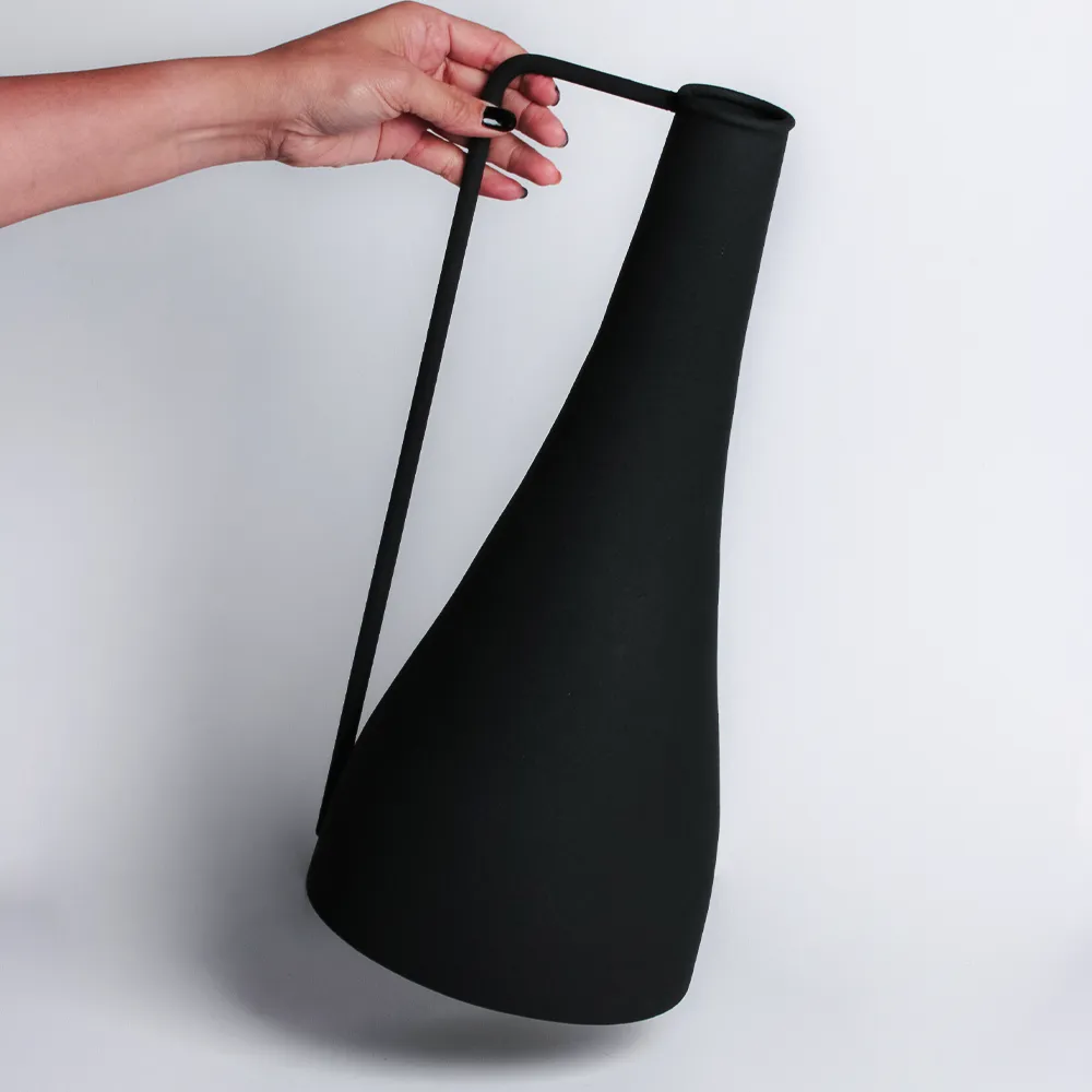 BEAKER VASE